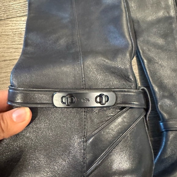 Coach ❤️ - Picture 2 of 5